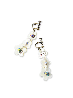 Shell de Fleur Earrings Off White