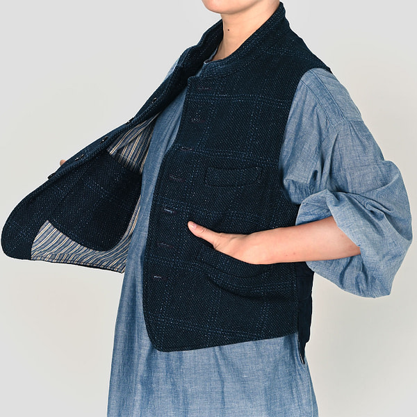 Indigo Cotton Tweed 908 Stand Vest Female Model