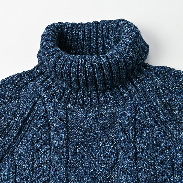 Indigo Aran 908 Sweater Detail