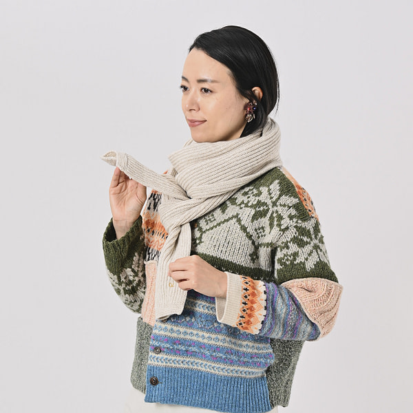 Cashmere Waffle Long Muffler Female Model
