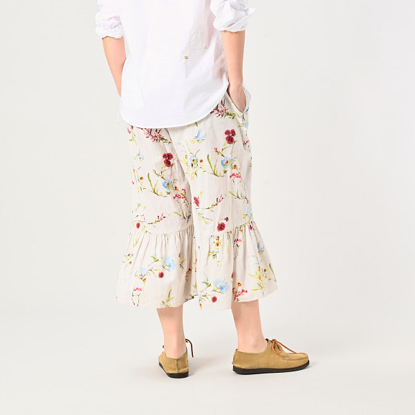 Indian Khadi Next to Spring Print Rapper Pants Female Model