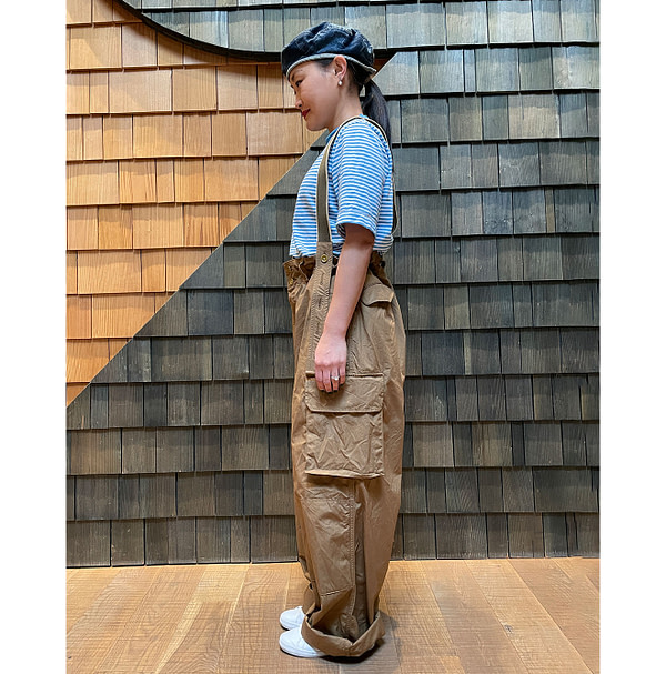 Cotton Weather 908 Over Cargo Pants Female Model
