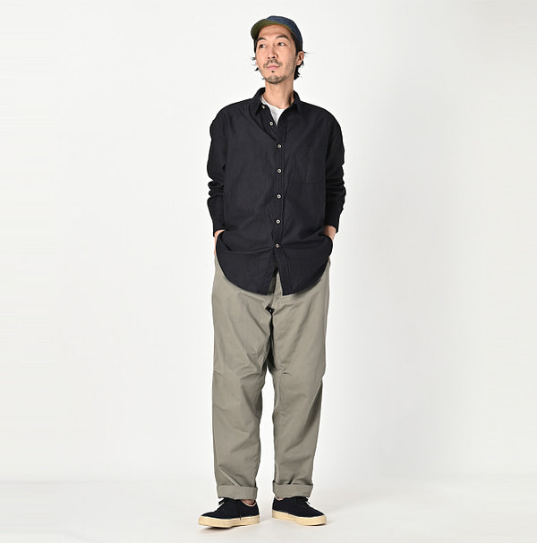 Indigo Supima Oxford 908 Loafer Shirt Male Model