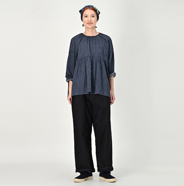 Indigo Fuwafuwa Double Woven Tiered Blouse Female Model