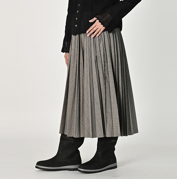 Supima Organic Baptiste Pleats Easy Skirt Female Model