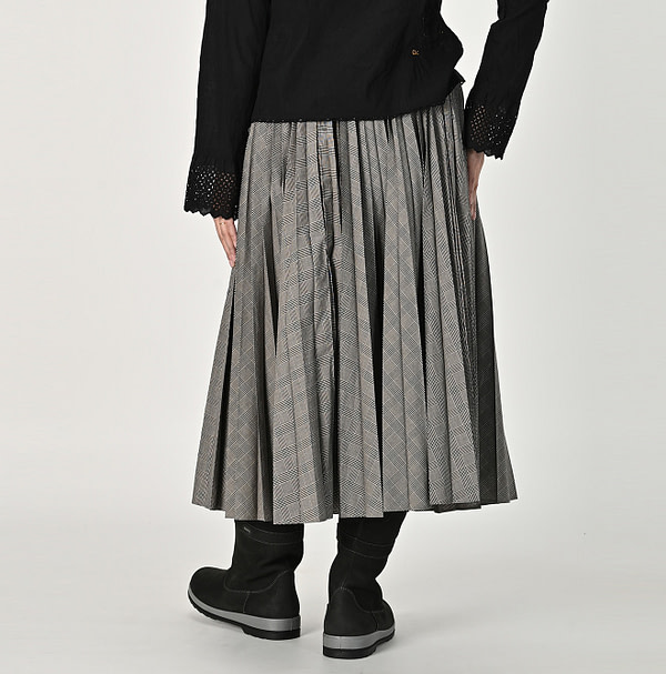 Supima Organic Baptiste Pleats Easy Skirt Female Model