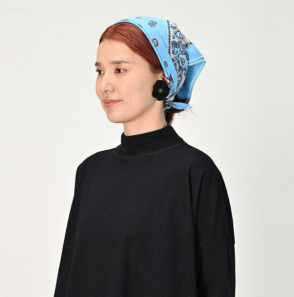 Supima Aya Feather Paisley Bandana Female Model