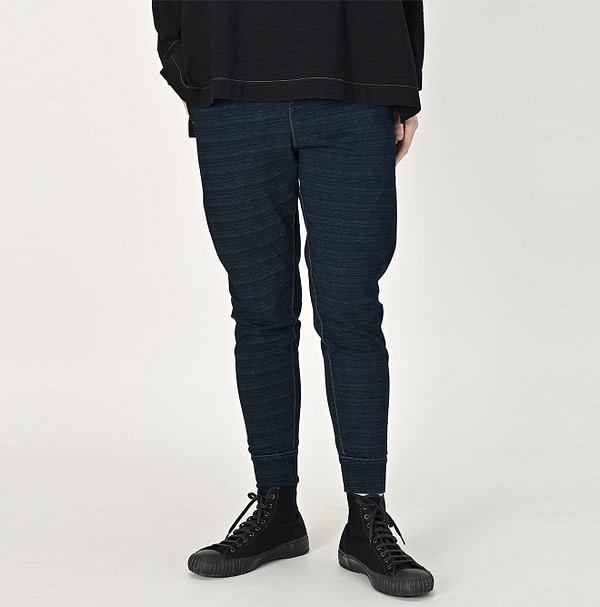 Indigo Dekoboko Tenjiku 908 Sweat Pants Female Model