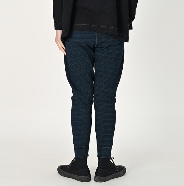 Indigo Dekoboko Tenjiku 908 Sweat Pants Female Model