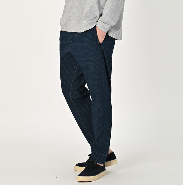 Indigo Dekoboko Tenjiku 908 Sweat Pants Male Model