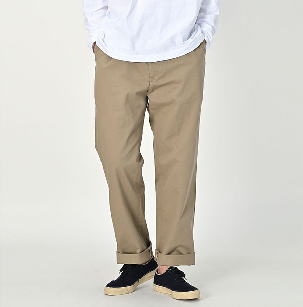 Okome Chino 908 Pants Male Model