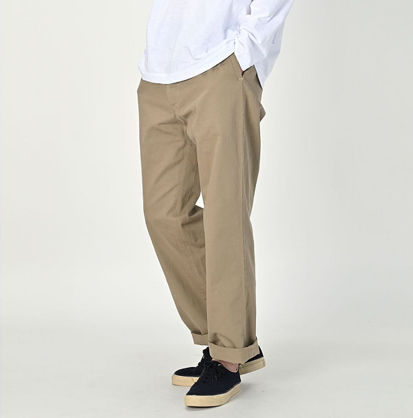 Okome Chino 908 Pants Male Model