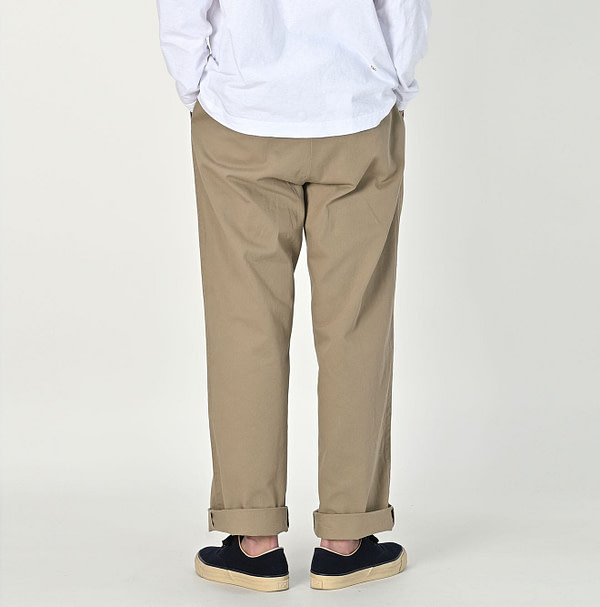 Okome Chino 908 Pants Male Model