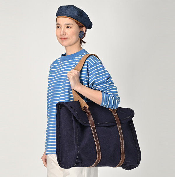 No.2 Canvas Mail Tote Large Female Model