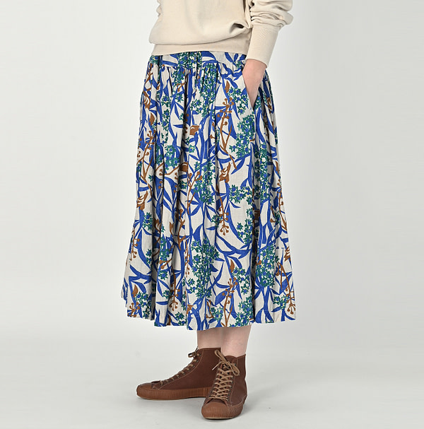 Aster Print Easy Skirt Female Model