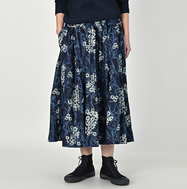 Indigo Aster Print Easy Skirt Female Model