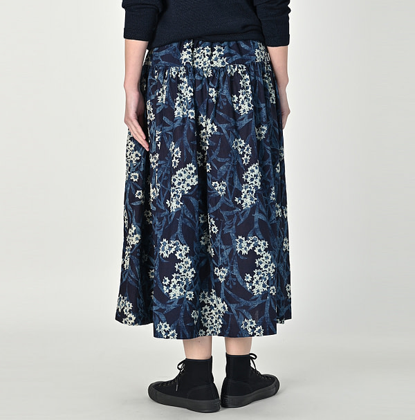 Indigo Aster Print Easy Skirt Female Model