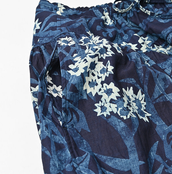 Indigo Aster Print Easy Skirt Detail