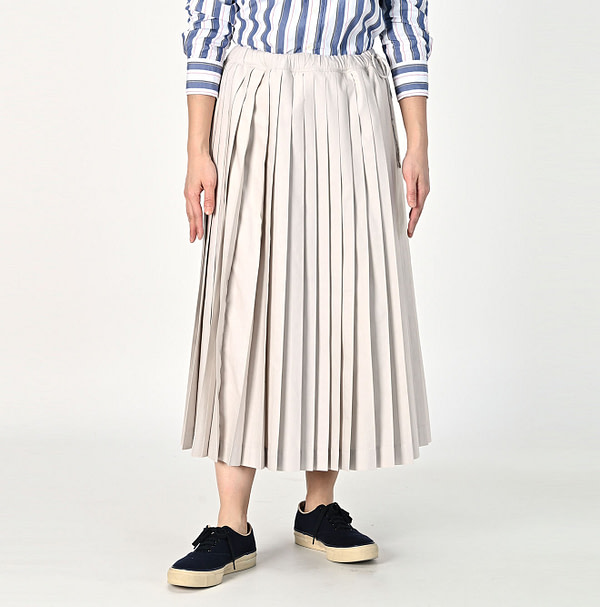 504 OX Easy Pleats Skirt Female Model