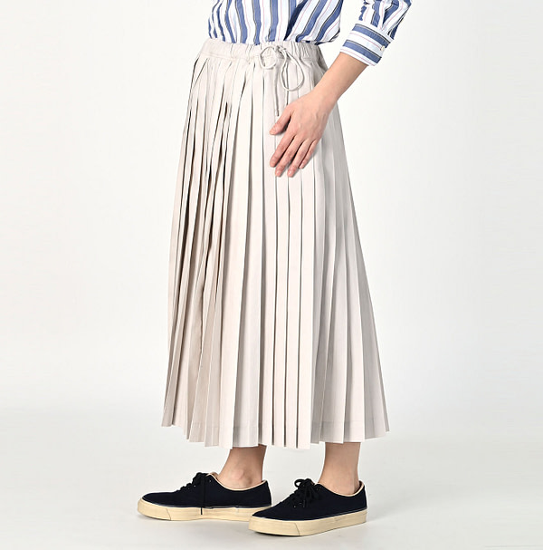 504 OX Easy Pleats Skirt Female Model