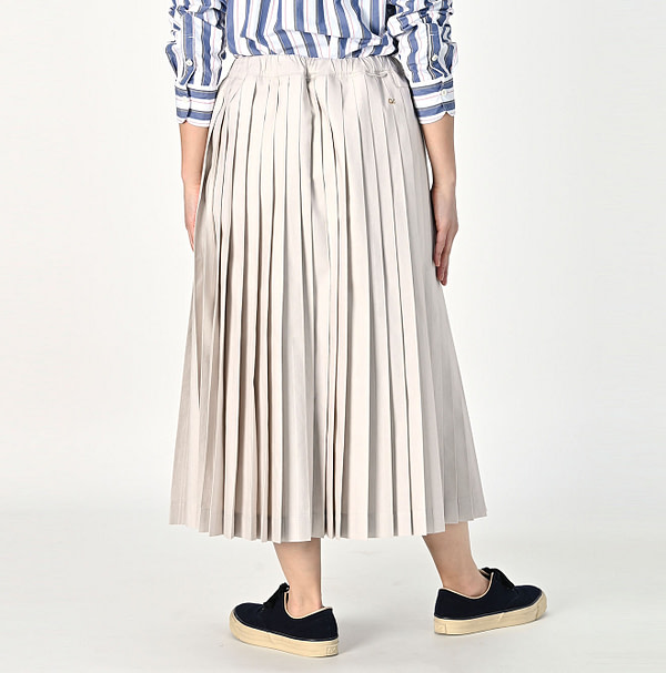 504 OX Easy Pleats Skirt Female Model