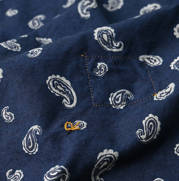 Indigo 504 OX Paisley 908 Loafer Button Down Pull Detail