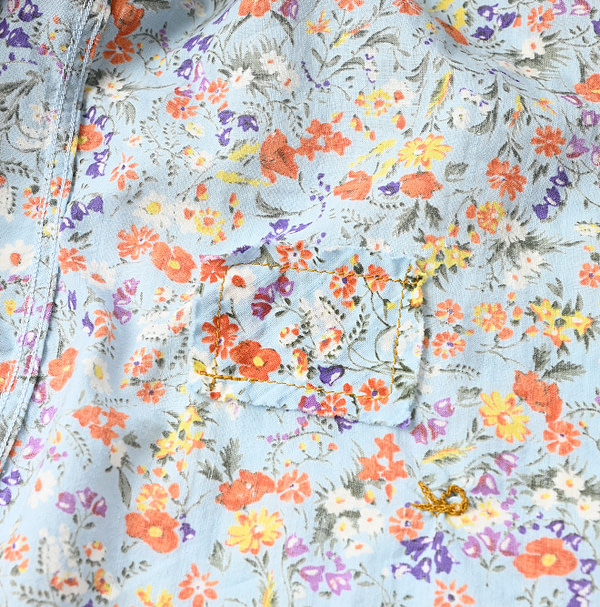 Ukiuki Flower Print Petit Loafer Shirt Detail