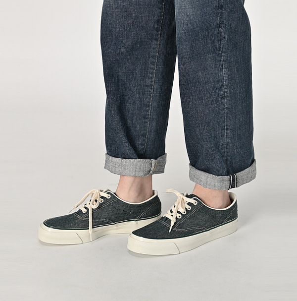 Chambray Duck Deck Shoes Female Model