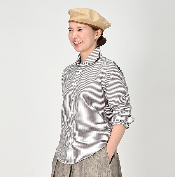 Usu OX Petite Loafer Shirt Female Model