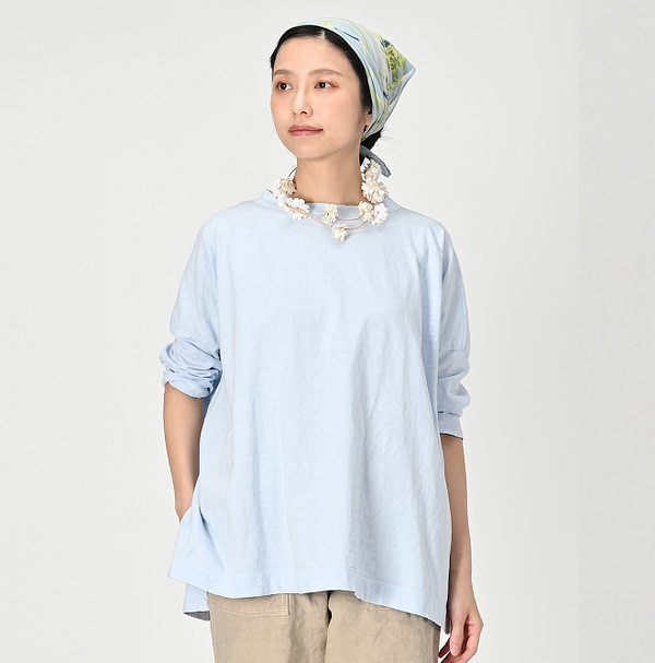 Big Slit T-shirt White Female Model