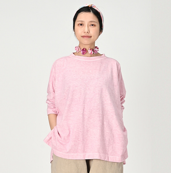 Sakura Big Slit T-shirt Female Model