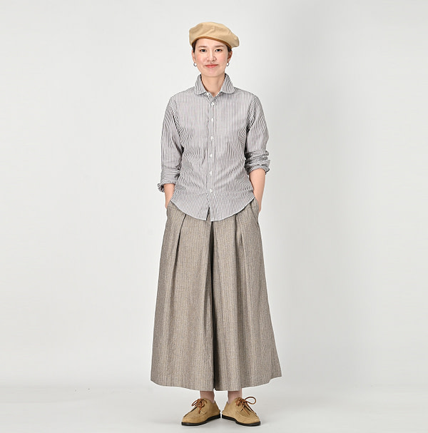 Yorimoku Cotton Tweed Culotte Skirt Female Model