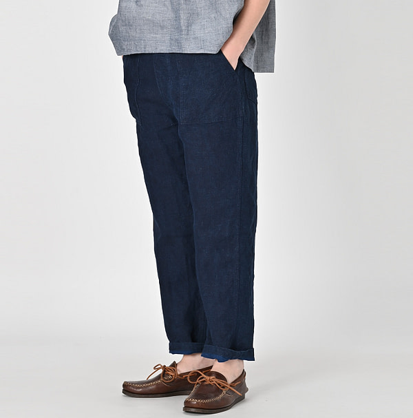 Indigo Linen Cloth 908 Baker Pants Female Model