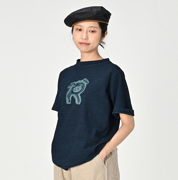 Indigo R Piggy Print 908 T-shirt Nou Female Model