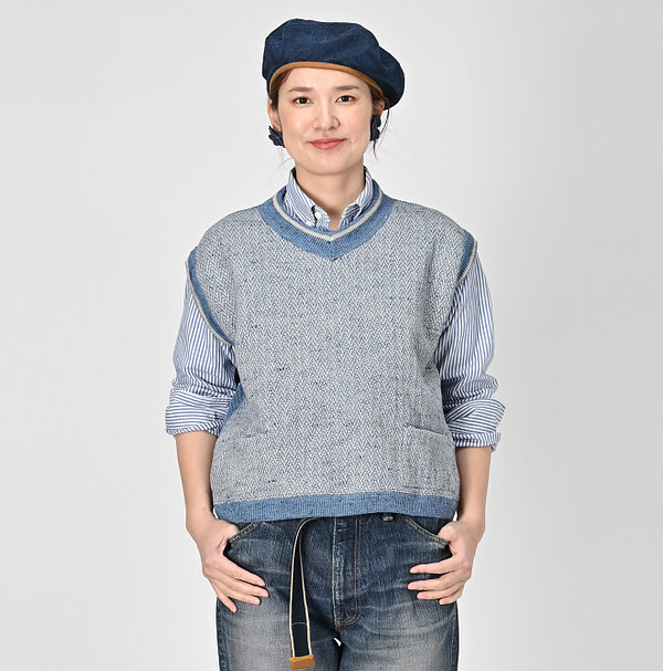 Linen Herringbone 908 Vest Female Model