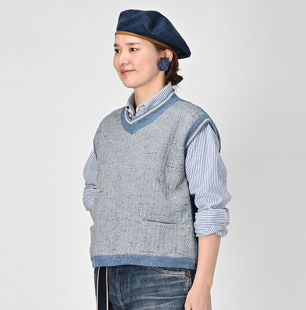 Linen Herringbone 908 Vest Female Model