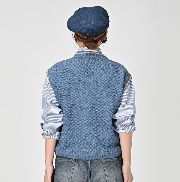 Linen Herringbone 908 Vest Female Model