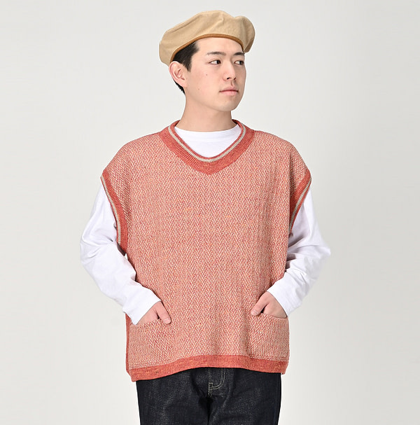 Linen Herringbone 908 Vest Male Model