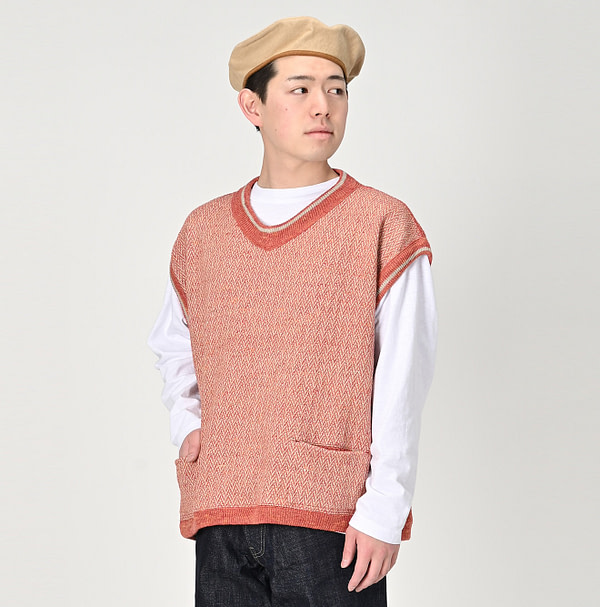 Linen Herringbone 908 Vest Male Model