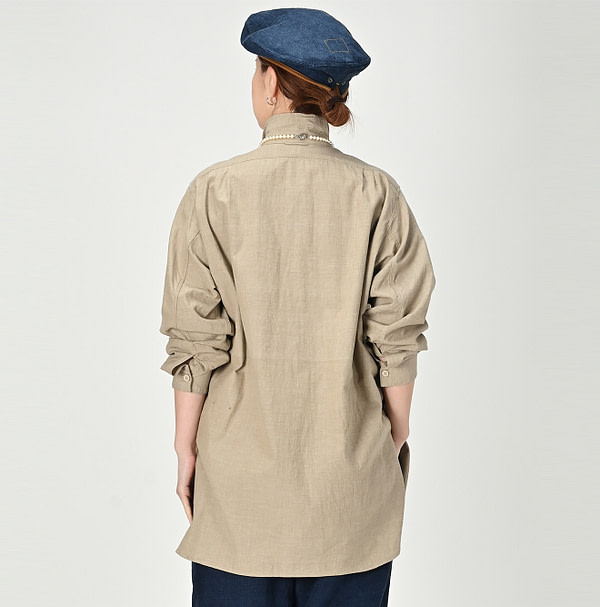 Indigo Khadi OX 908 Grandpa Pull Shirt Sumi Female Model