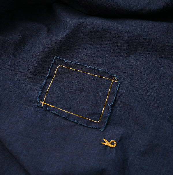 Indigo Batiste Pintuck 908 Stand Shirt Detail