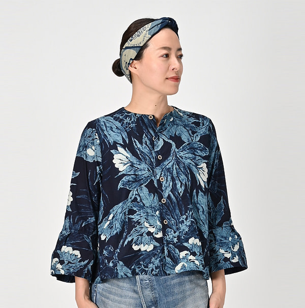 Indigo Eastern Aloha Lehua Blouse Female Model