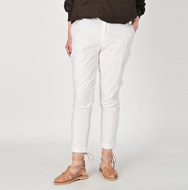 Weather Stretch Easy Slim Pants Female Model