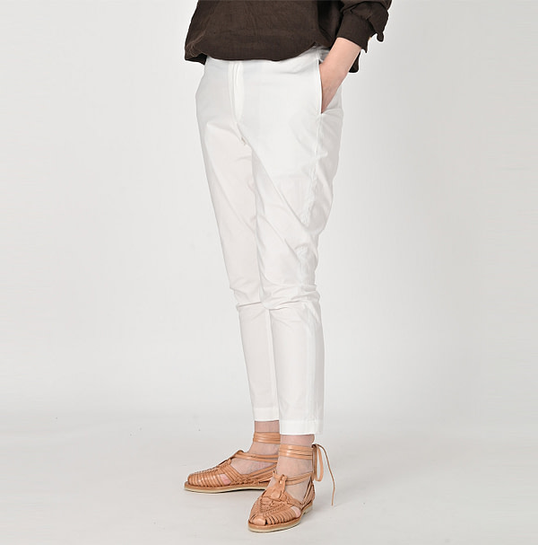 Weather Stretch Easy Slim Pants Female Model