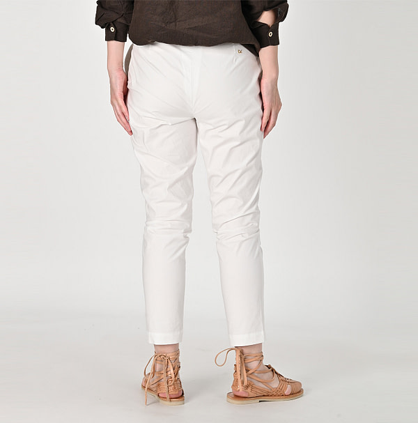 Weather Stretch Easy Slim Pants Female Model
