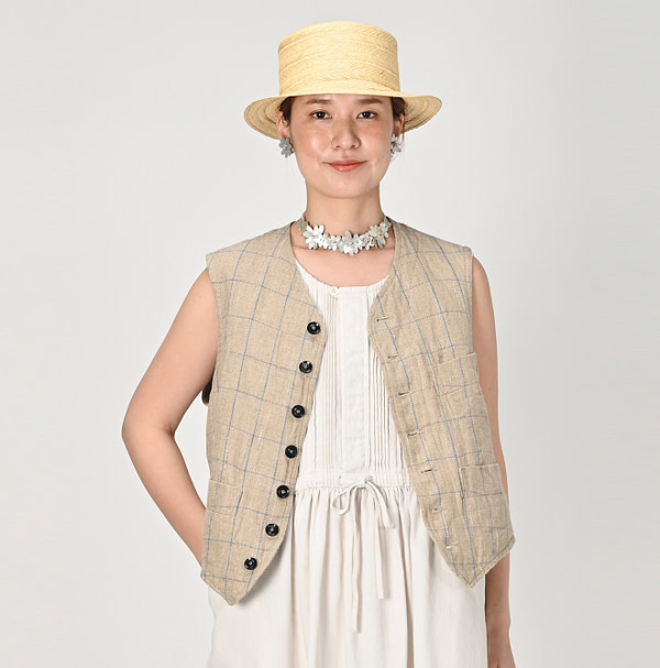 Linen Tweed 908 Vest Female Model