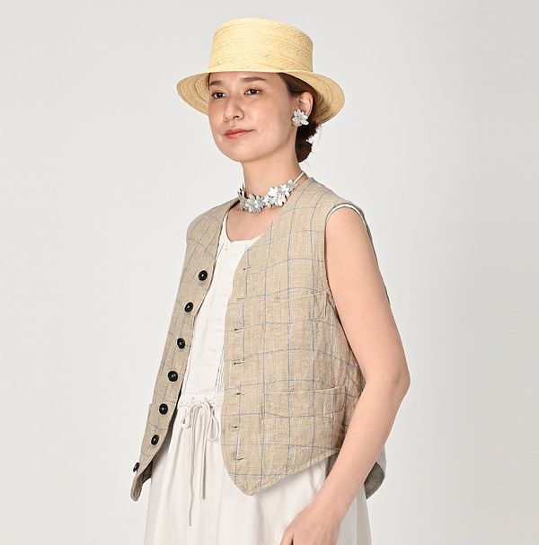 Linen Tweed 908 Vest Female Model