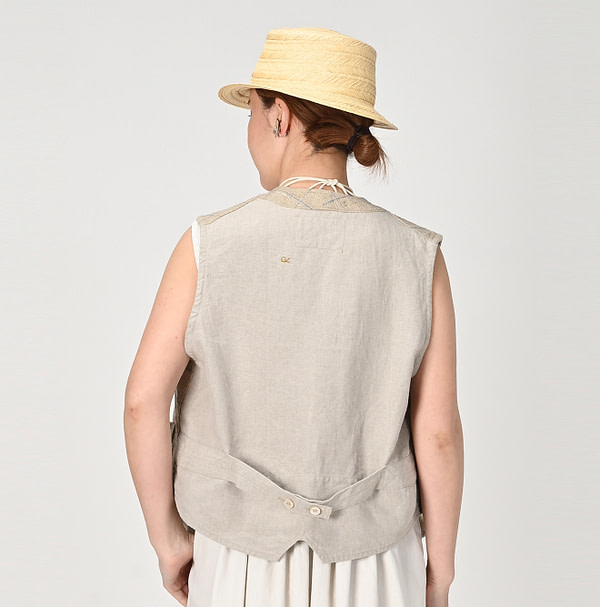 Linen Tweed 908 Vest Female Model