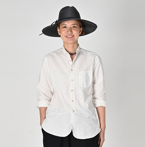 Khadi OX 908 Loafer Stand Shirt Female Model