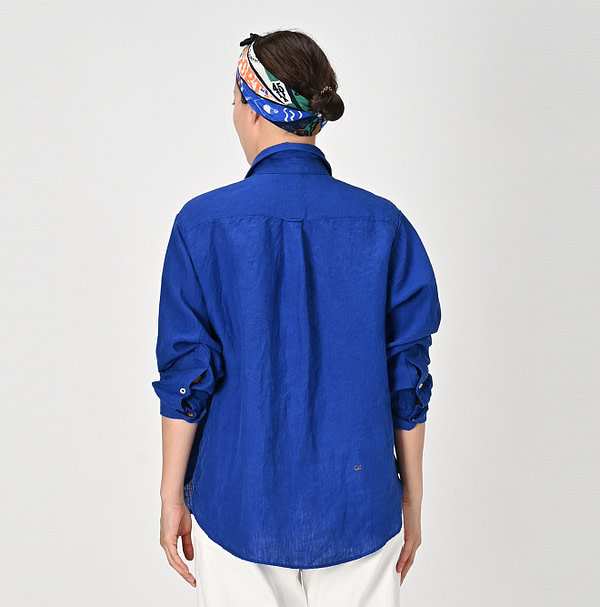 Indian Linen Chambray 908 Petite Collar Ocean Shirt Female Model